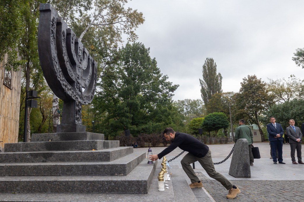 On the 83rd anniversary of the Babyn Yar tragedy, President Volodymyr Zelenskyy paid tribute to the victims of mass Nazi executions 